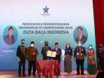 muhammad-syarif-bando-mengukuhkan-heri-hendrayana-harris.jpg