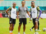 muhammad-toha-kiri-saat-bersama-leo-soputan-tengah-dan-rio-ramandika-kanan.jpg