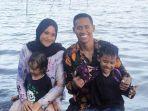 muhammad-toha-saat-mengajak-keluarga.jpg