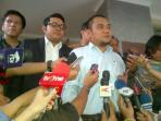 muklis-ramlan-selaku-kuasa-saham-dari-pt-desy-timber_20150124_171027.jpg