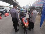 mulai-22-mei-2020-warga-keluar-masuk-jakarta-harus-menunjukkan-sikm_20200521_215456.jpg