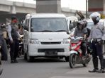 mulai-22-mei-2020-warga-keluar-masuk-jakarta-harus-menunjukkan-sikm_20200521_231719.jpg