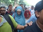 mulan-jameela-besuk-ahmad-dhani-di-rutan-surabaya_20190211_152320.jpg