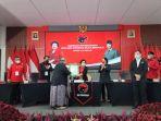 muri-menyerahkan-penghargaan-rekor-pdi-pdip-nih3.jpg