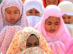 murid-dan-guru-darul-hikam-gelar-salat-minta-hujan_20151029_164234.jpg