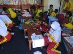 murid-kelas-5-sd-tirtayasa-belajar-di-ruang-perpustakaan-sd-mekarbirujpg.jpg