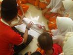 murid-sd-diajarkan-urusi-jenazah_20151203_163030.jpg