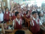 murid-sd-kresna-mengikuti-trauma-healing_20170228_105000.jpg