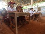 murid-sdn-45-boja-harus-bersekolah-dengan-fasilitas-seadanya-bangunannya-masih-me_20171024_171546.jpg