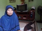 murtini-ibu-almarhum-riyanto-saat-ditemui-di-rumah-duk_20170417_205054.jpg