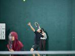 nadiem-anwar-makarim-bermain-tenis-melawan-rektor-unp.jpg