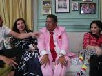 nagita-slavina-dan-raffi-ahmad-ngobrol-bersama-hotman-paris.jpg