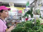nagita-slavina-sedang-belanja-sayuran-di-pasar-tradisional_20181008_165938.jpg