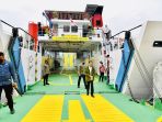naik-kapal-feri-presiden-jokowi-seberangi-danau-toba_20220205_042905.jpg