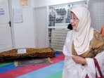 nani-wijaya-kunjungi-kediaman-komeng_20160829_184226.jpg