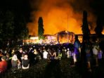 narapidana-dan-tahanan-dikumpulkan-di-halaman-saat-terjadi-kebakaran-di-rumah-tahanan-donggala_20180930_025143.jpg