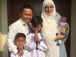 narji-dan-istri-pramugarinya.jpg