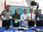 narkoba-entikong_20171121_132215.jpg<pf>narkoba-entikong_20171121_132154.jpg