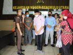 nasib-ayah-yang-nekat-curi-burung-demi-beli-susu-untuk-bayinya-sempat-ditahan-dan-kini-bebas.jpg