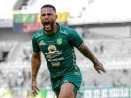 nasib-paulo-victor-ditentukan-pekan-ini-saat-persebaya-hadapi-persib.jpg