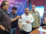 nasir-nurdin-didampingi-ketua-pwi-sumut-farianda-putra-sinik.jpg