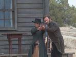 natalie-portman-dan-joel-edgerton-di-jane-got-a-gun-2015.jpg
