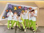 nct-dream-berfoto-di-belakang-panggung-saat-konser-hari-kedua-di-hong-kong.jpg