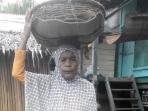 nek-sakdan-makam-75-penjual-ikan-keliling_20150619_145740.jpg