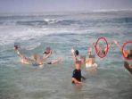 nekat-mandi-di-laut-6-wisatawan-tergulung-ganasnya-ombak-pantai-pangi-kabupaten-blitar.jpg
