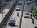 nekat-masuk-jalur-busway_20190207_191129.jpg