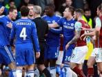 nemanja-matic-kartu-merah_20150223_171919.jpg
