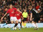 nemanja-matic-saat-melawan-az-alkmaar.jpg