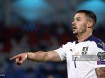 nemanja-radonjic-memberi-isyarat-selama-pertandingan.jpg