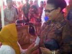 nenek-asyani-titip-surat-untuk-presiden_20150414_141924.jpg