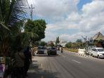 nenek-berjualan-jalan-letjen-s-parman-patangpuluhan-kecamatan-wirobrajan-senin-2072020.jpg