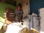 nenek-sahnun-menabung-5-tahun-dari-hasil-memulung-demi-beli-sapi-kurban.jpg