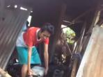 nenek-tinggal-di-kandang-ayam_20151216_183721.jpg