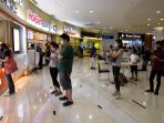 new-normal-food-court-tunjungan-plaza-pasang-sekat-pembatas_20200610_184809.jpg