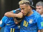 neymar-jr-menyelamati-philippe-coutinho_20180625_144406.jpg