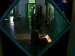 ngaji-di-masjid-jami-pekojan-semarang_20210427_112521.jpg