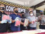 ngaku-bisa-gandakan-uang-rp-10-juta-jadi-rp-22-miliar-pria-bernama-gus-bahar-diciduk-polisi.jpg