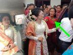 ngaku-janda-ditinggal-mati-pengantin-wanita-nangis-diusir-mertua-di-pemberkatan-suami-sah-datang.jpg