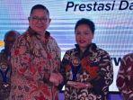 ni-putu-eka-wiryastuti-dapat-penghargaan.jpg