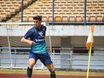 nick-kuipers-sedang-berlatih-demi-bisa-berkontribusi-untuk-persib-bandung.jpg