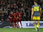 nicolo-zaniolo-kiri-merayakan-dengan-rekan-satu-timnya.jpg