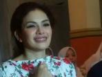 nikita-mirzani-ditemui-di-panti-asuhan-yay_20160626_120048.jpg