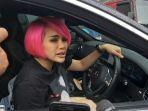 nikita-mirzani-ubah-warna-rambut.jpg