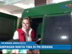 nikta-mirzani-turun-dari-mobil-tahanan-pn-serang-sekitar-pukul-1000-wib.jpg
