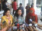 nila-f-moeloek-puan-maharani-khofifah-indar-parawansa_20160205_020115.jpg