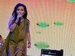 nina-wang-hibur-ribuan-fansnya_20161024_132836.jpg